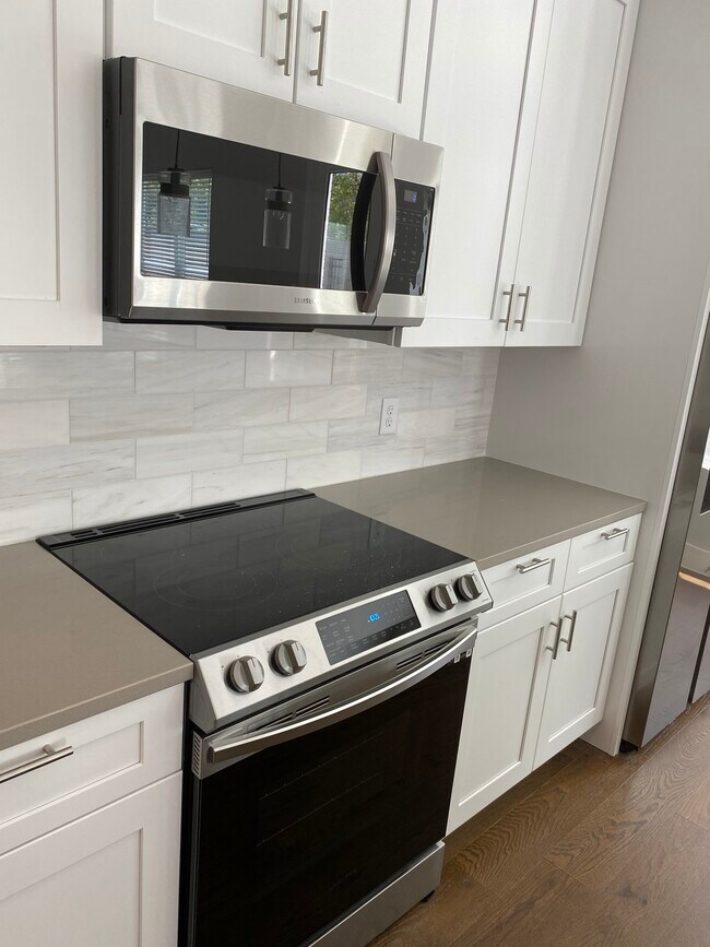 Kitchen - 266 Estates Cir