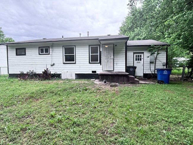Building Photo - Charming Tulsa Home | 3 Bed | 1 Bath | $1,...