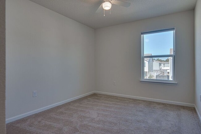 Building Photo - 6473 Flora Court