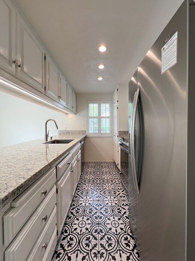 Building Photo - Beautifully Remodeled St. Helena Townhome with Pool Access & 2-Car Garage