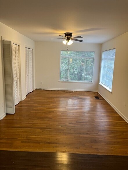 living rm 2 - 2101 Peacock Ln