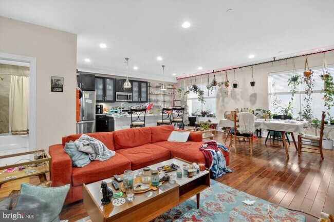 Building Photo - 946 N 2nd St