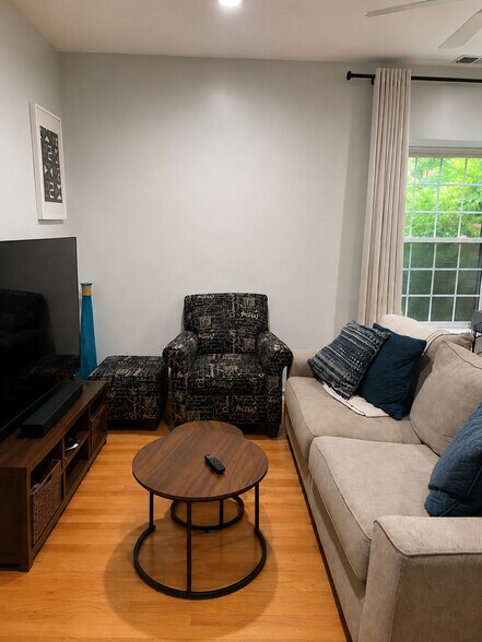 Building Photo - 5206 S Drexel Ave