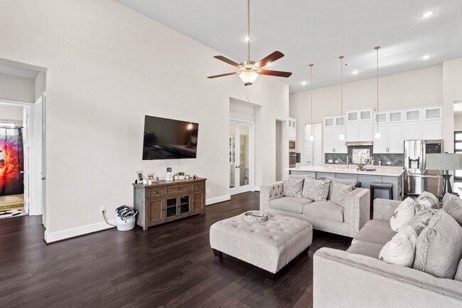 Building Photo - 2210 Bristlegrass Dr