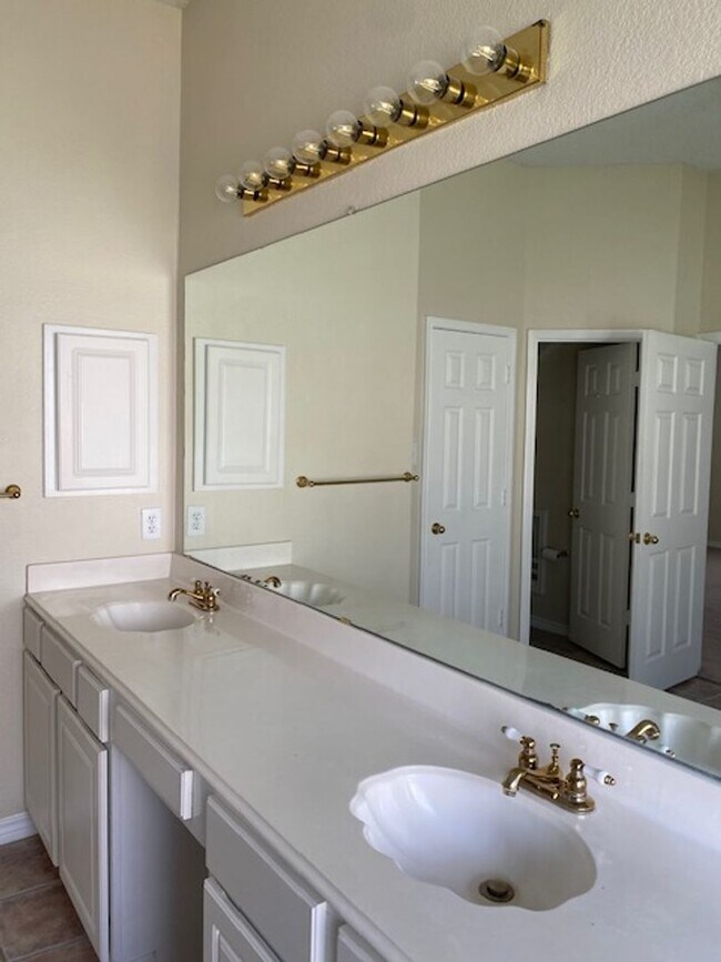 Building Photo - Coming Soon in Fort Worth! 4 bedroom with ...
