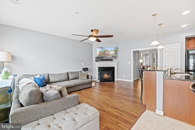 Building Photo - POTOMAC CLUB - SECONDS TO STONEBRIDGE