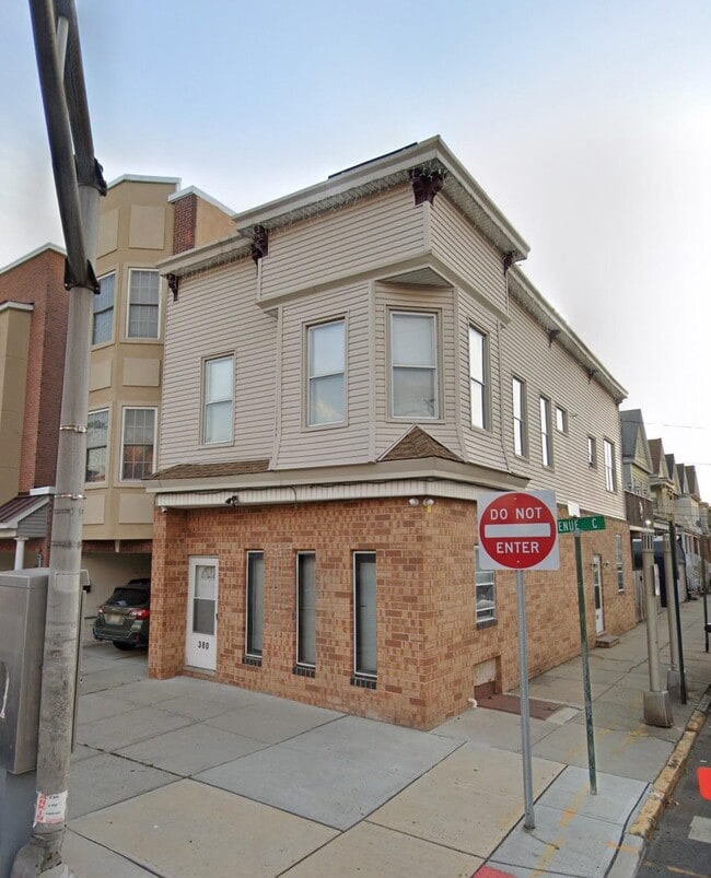 Building Photo - 380 Avenue C