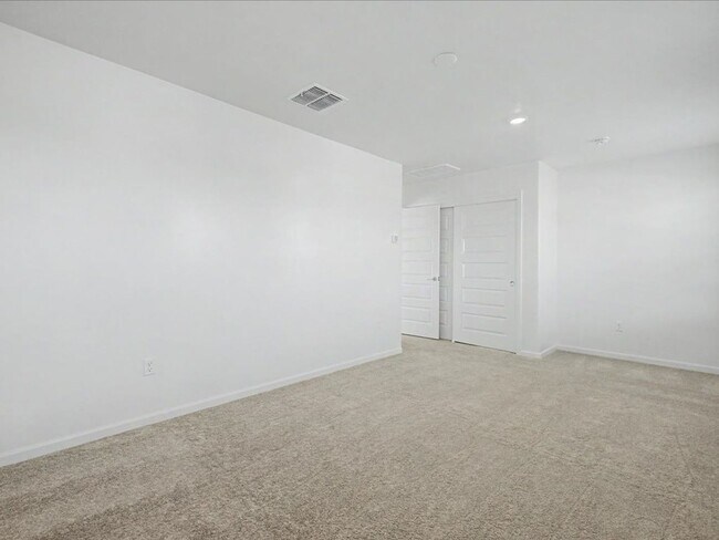 Building Photo - 17606 S Ridgerunner Dr