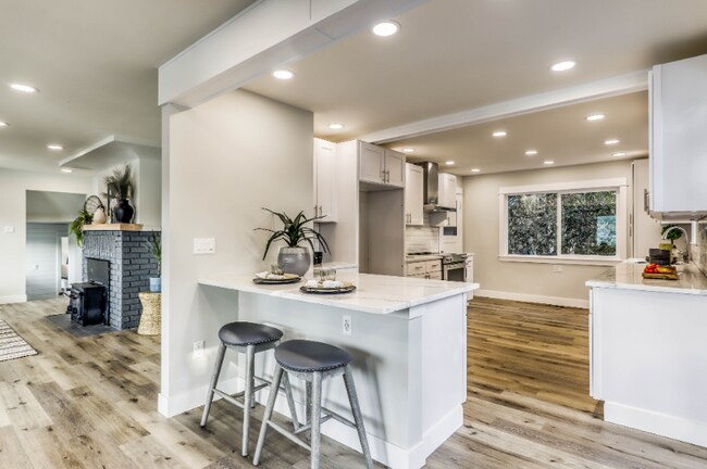 Building Photo - 1525 S Marine Dr