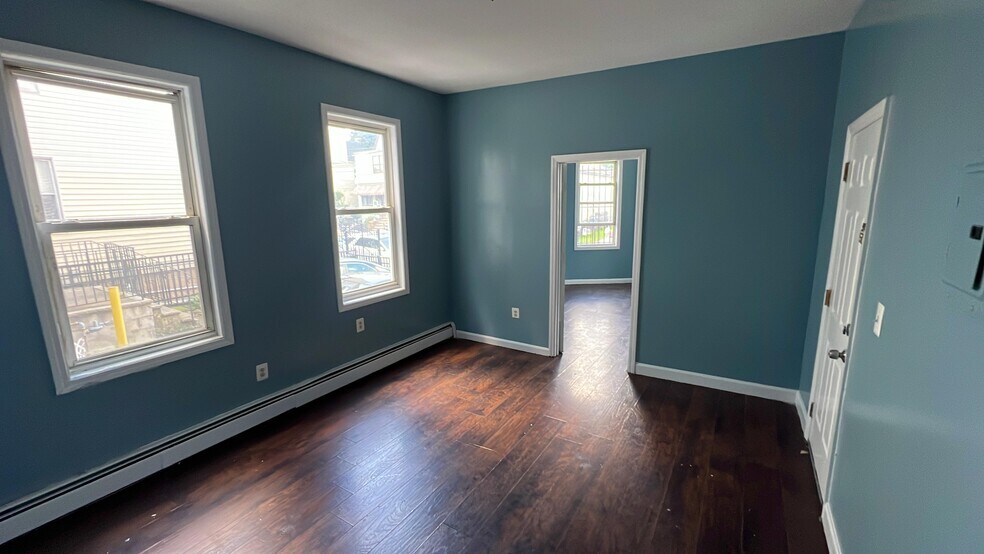 Building Photo - 744 S 15th St