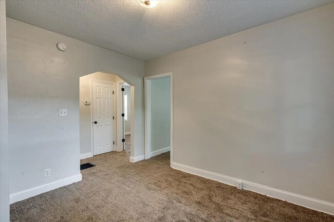 Building Photo - 510 N Germantown Rd