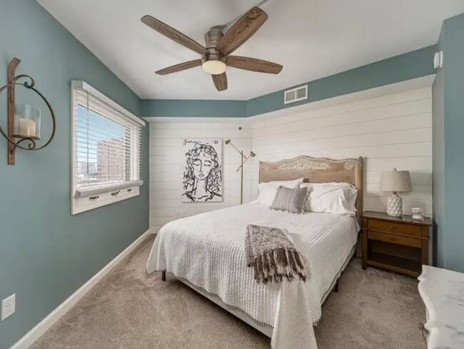 Building Photo - Beautiful 1 bed 1 bath executive condo! Heated parking, gym, sauna!