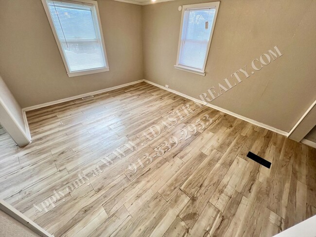 Building Photo - Updated 3 bed 2 bath home in Independence-Coming SOON!!