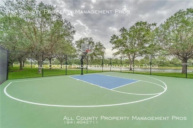 Building Photo - VillageWalk/Spacious/Great Amenities