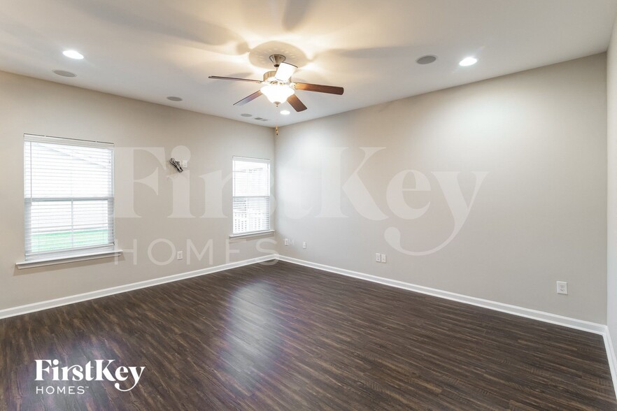 Building Photo - 413 Forsythia Ave