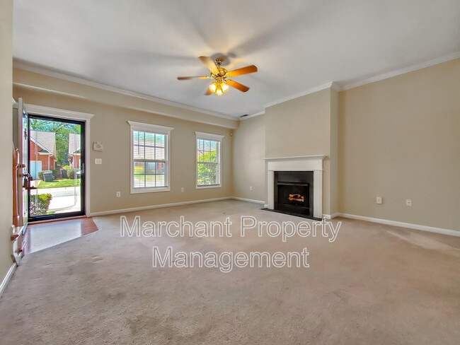 Building Photo - 215 Rexford Dr