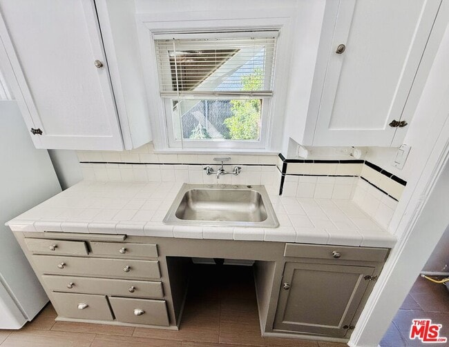 Building Photo - 3881 S Gramercy Pl