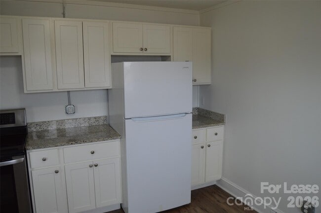 Building Photo - 709 S Elm St