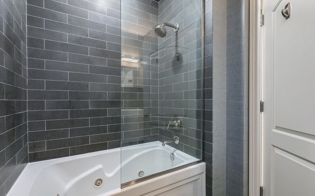 Building Photo - River North Stunning Furnished 2b2b Apartment