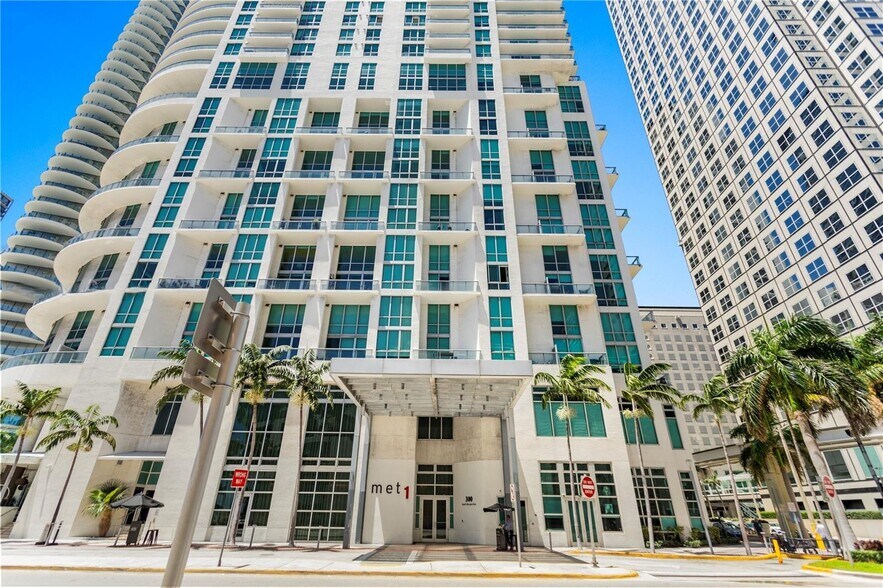 Building Photo - 300 S Biscayne Blvd