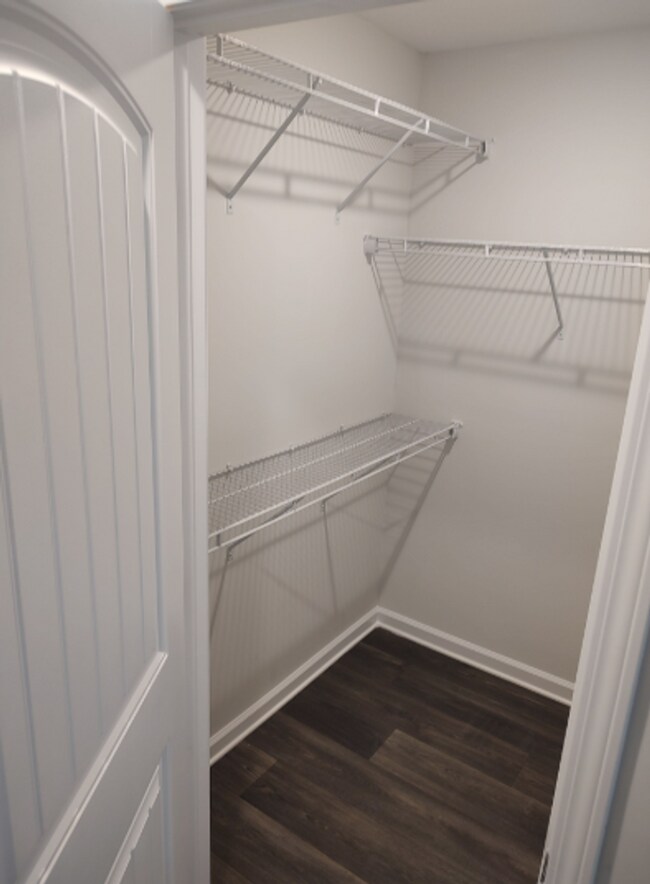 Building Photo - Move in Ready! Easy & Quick move-in process