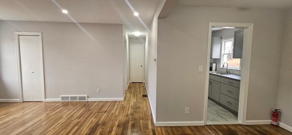 Building Photo - 665 Milford Point Rd