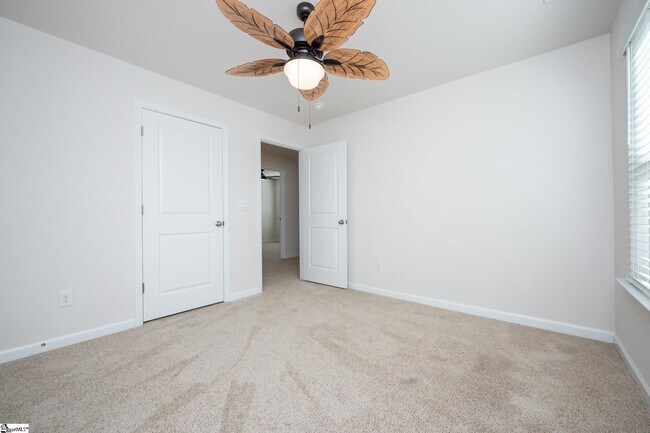 Building Photo - 114 Green Oak Dr