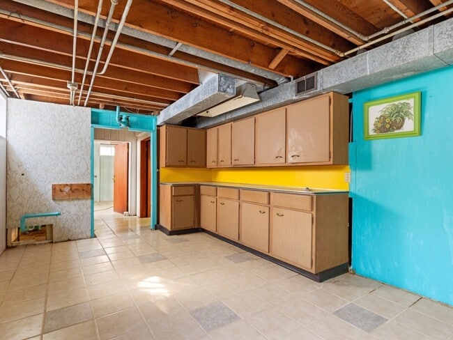 Building Photo - 2916 School St