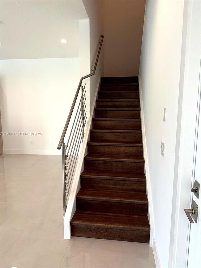 Building Photo - 1438 SW 23rd St