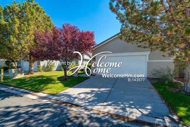 Primary Photo - Beautiful Single Story Home In Double Diam...