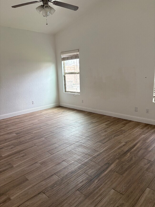 Building Photo - 3806 N Alamos Ave