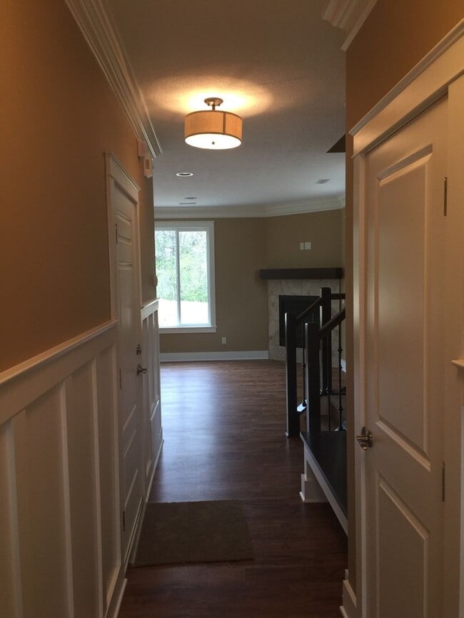 Building Photo - 3 bedroom 2 1/2 bath house for rent