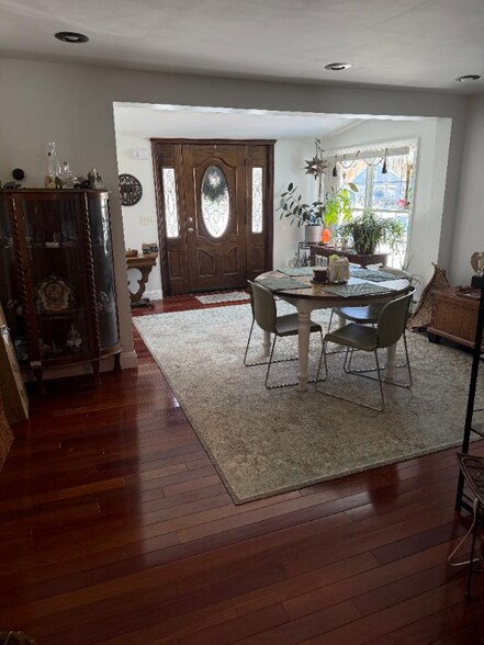 Building Photo - 58 Spooner Ave