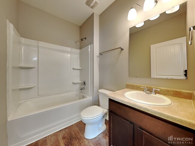 Building Photo - 307 Heritage Club Cir