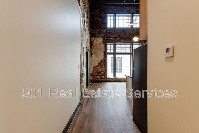 Building Photo - 124 Monroe Ave