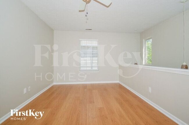 Building Photo - 4824 Ossington Ct