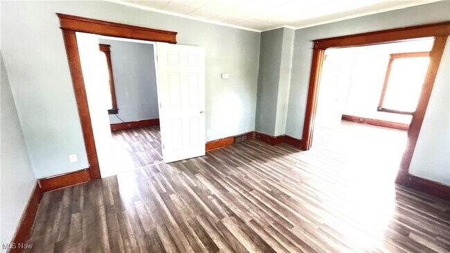 Building Photo - 4322 Bush Ave