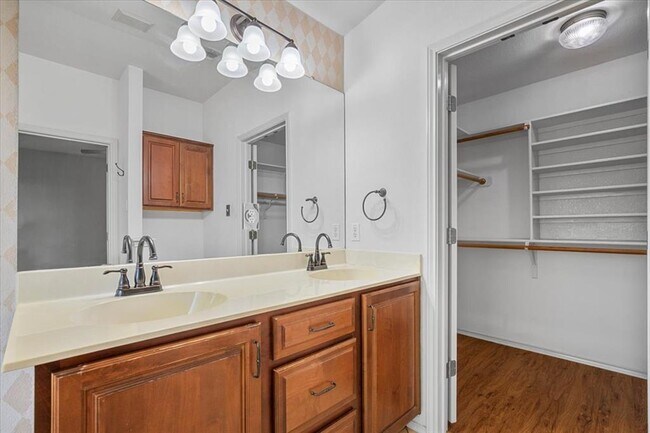 Building Photo - 4467 Bremner Dr