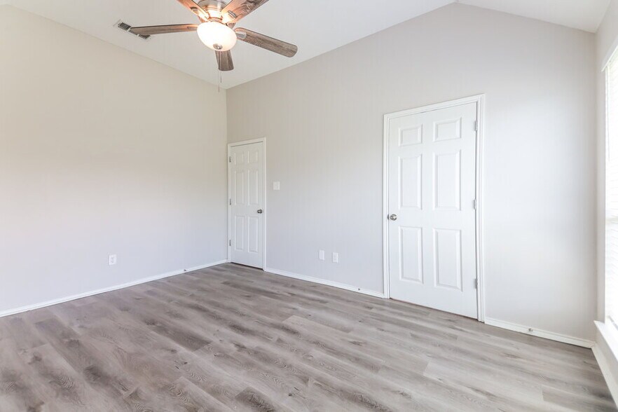 Building Photo - 1705 Green Terrace Dr