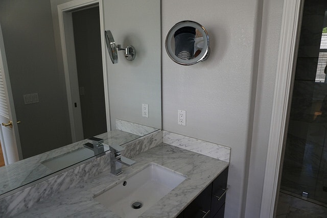 Building Photo - Beautiful 3 Bedroom 2 Bathroom Newbury Park Home! Ready for Move In!