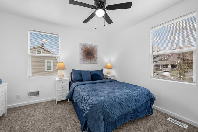 Building Photo - 2009 Sharon St