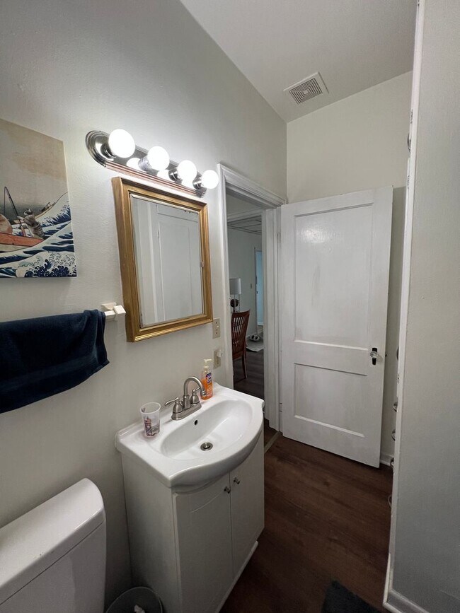 Building Photo - 1511 Oregon St