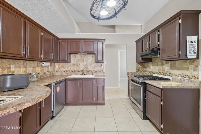 Building Photo - 1216 Velma Miles Pl