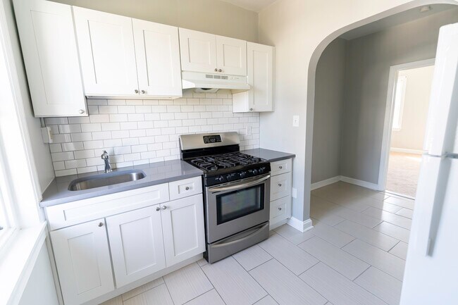 Building Photo - 711 Dekalb St