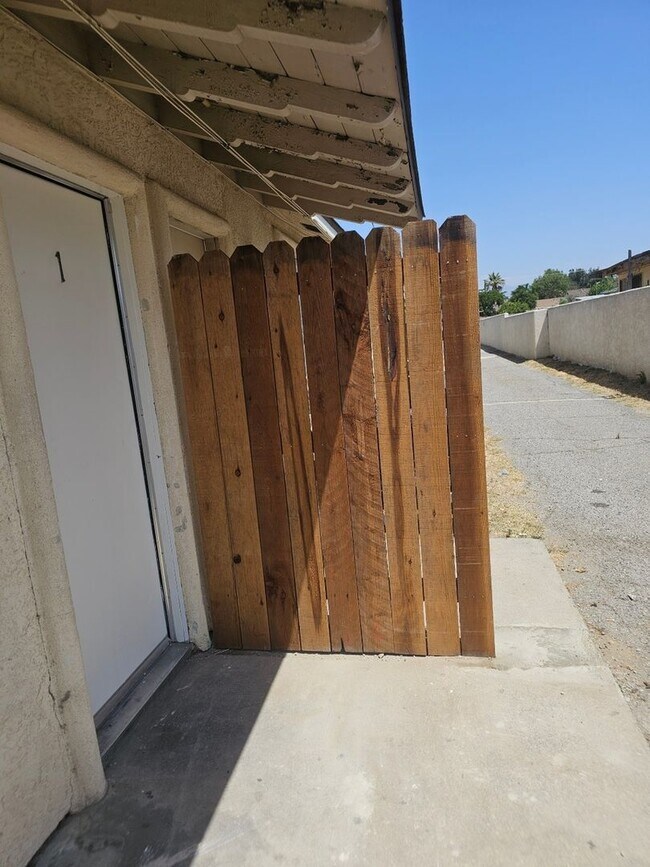 Building Photo - Charming 3BR Condo in Fontana