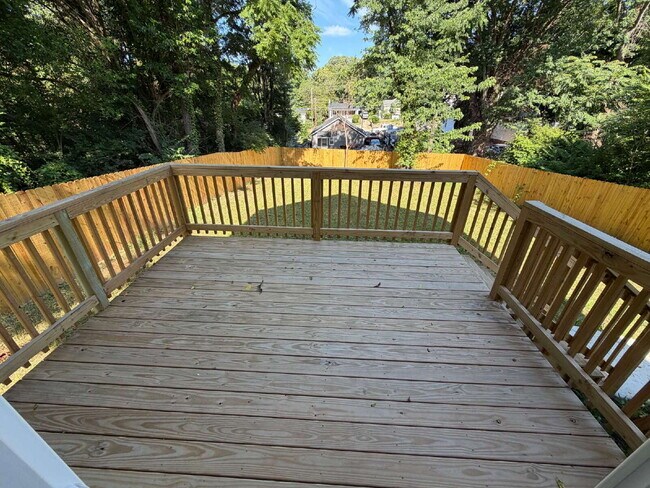 Building Photo - Pet-Friendly Charming 3-Bedroom, 2-Bath Home on Harrison Ave – Your Cozy Retreat Awaits!"