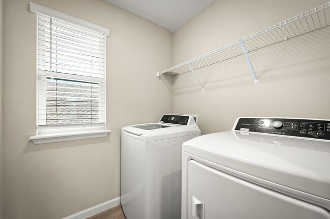 Building Photo - Spacious 4-Bedroom Home with Screened Pati...
