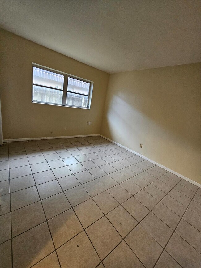 Building Photo - 7621 NW 74th Terrace