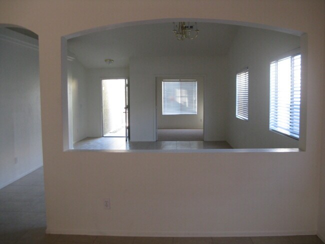 Building Photo - 3425 W Hidalgo Ave