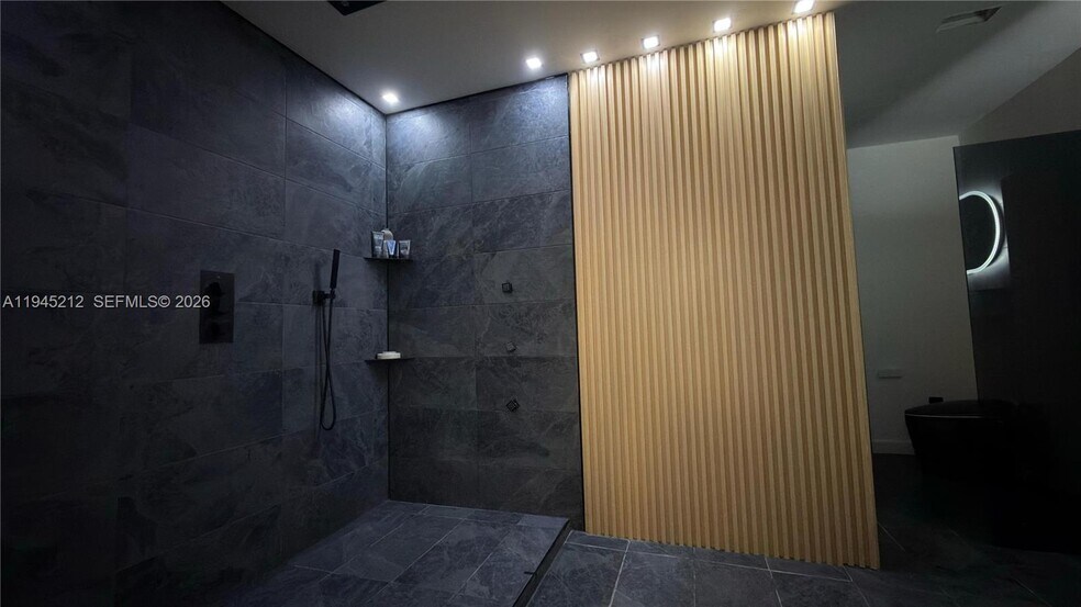 Building Photo - 1001 SW 98th Ave